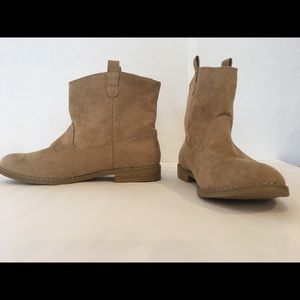 Old Navy size 8, slip on cloth booties.
